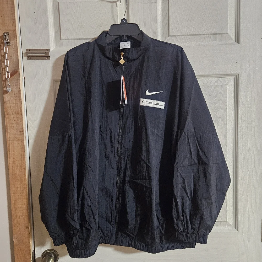 Nike Women's WNBA Black Woven Jacket: LIMITED EDITION: NEW WITH TAGS: SIZE XL